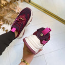 STEVE MADDEN POSSESSION-E SNEAKER 0033 - CHERRY LACQ SUEDE