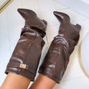 DAISY LAARS MET HAK DES8528