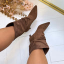 FEINE WILDLEDER-STIEFELETTE MIT ABSATZ DES8032 - BROWN/SUE