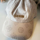CASQUETTE GUESS LOGO PIVOINE IMPRIMÉE AW5502POL01 - STONE