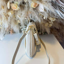 VALENTINO BAGS CASSANDRA SCHULTERTASCHE VBS9TF13 - ECRU