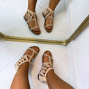 SANDALES À FRANGES CLOUTÉES X5-510 - BEIGE