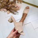 SUEDINE SLIPPER MIT ABSATZ L1048 - BEIGE