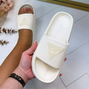 GUESS RUBBER SLIPPERS E6GZ19WG5X0