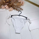 **LAATSTE MAAT XL** GUESS TRIANGLE BIKINI BOTTOM E5GO17KC692 - G011 WHITE