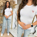 GUESS MINI TRIANGLE RONDE HALS TEE W2YI44J1314